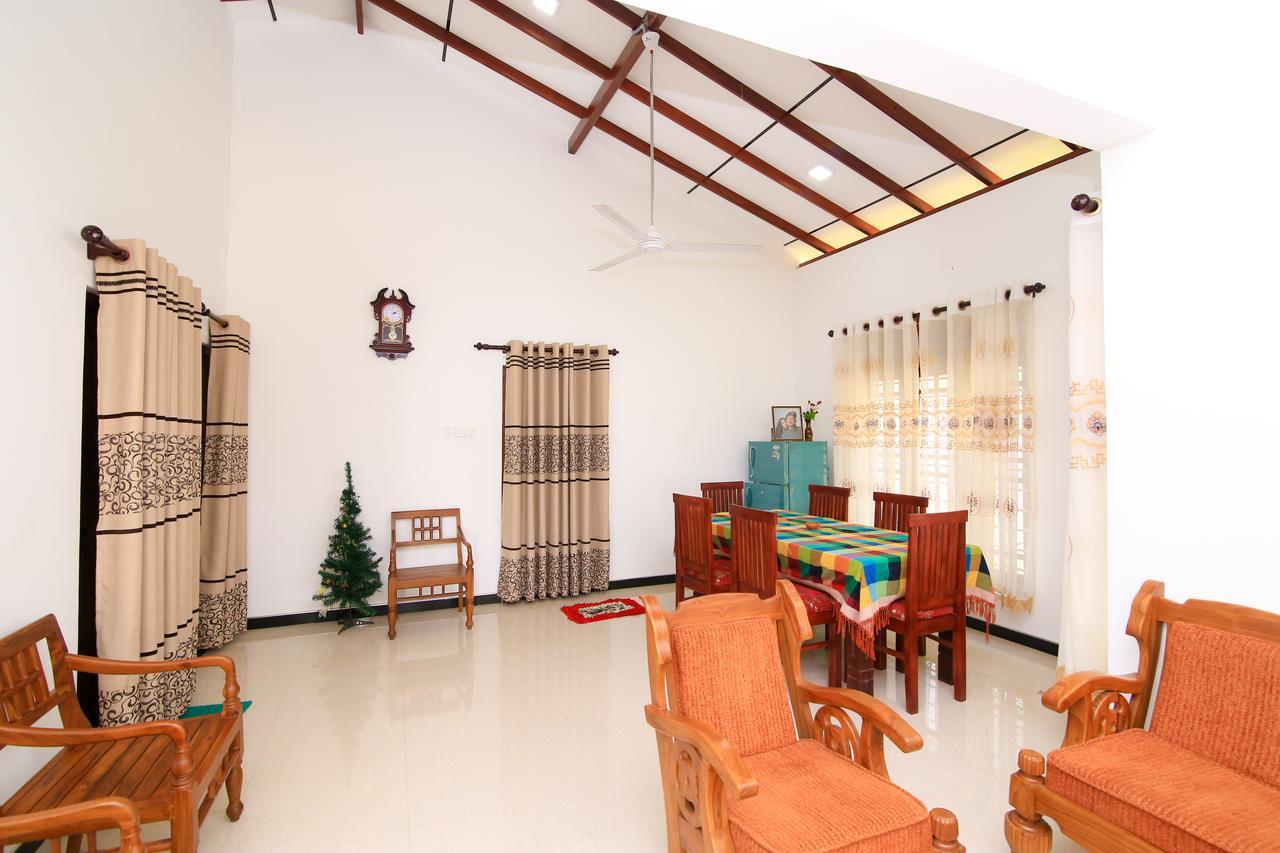 Surf Bay House Hotel Dickwella Room photo